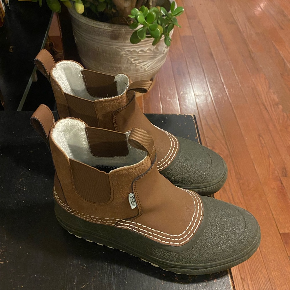 Vans MTE Standard Mid Chelsea Boots